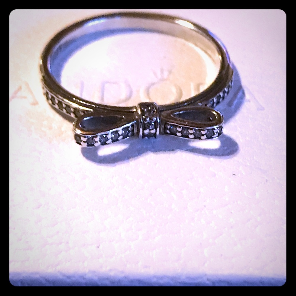 🌸Pandora Bow Ring 🌺 size 9